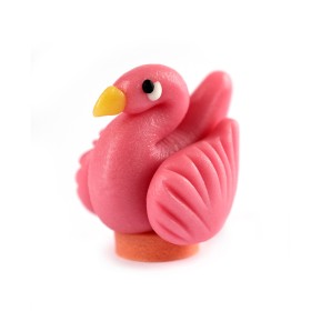 Flamant rose entièrement modelés à la main en pâte d'amande